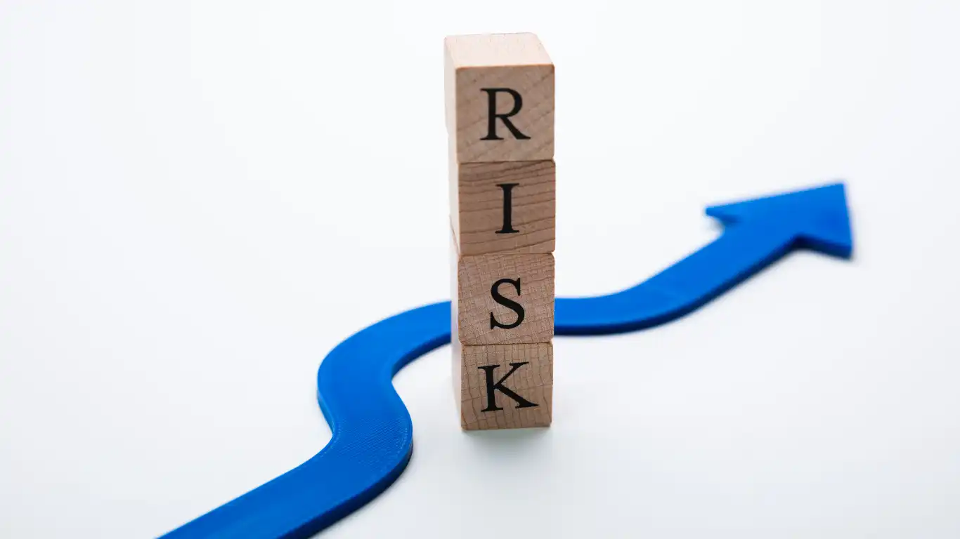 RISKと書かれた積み木