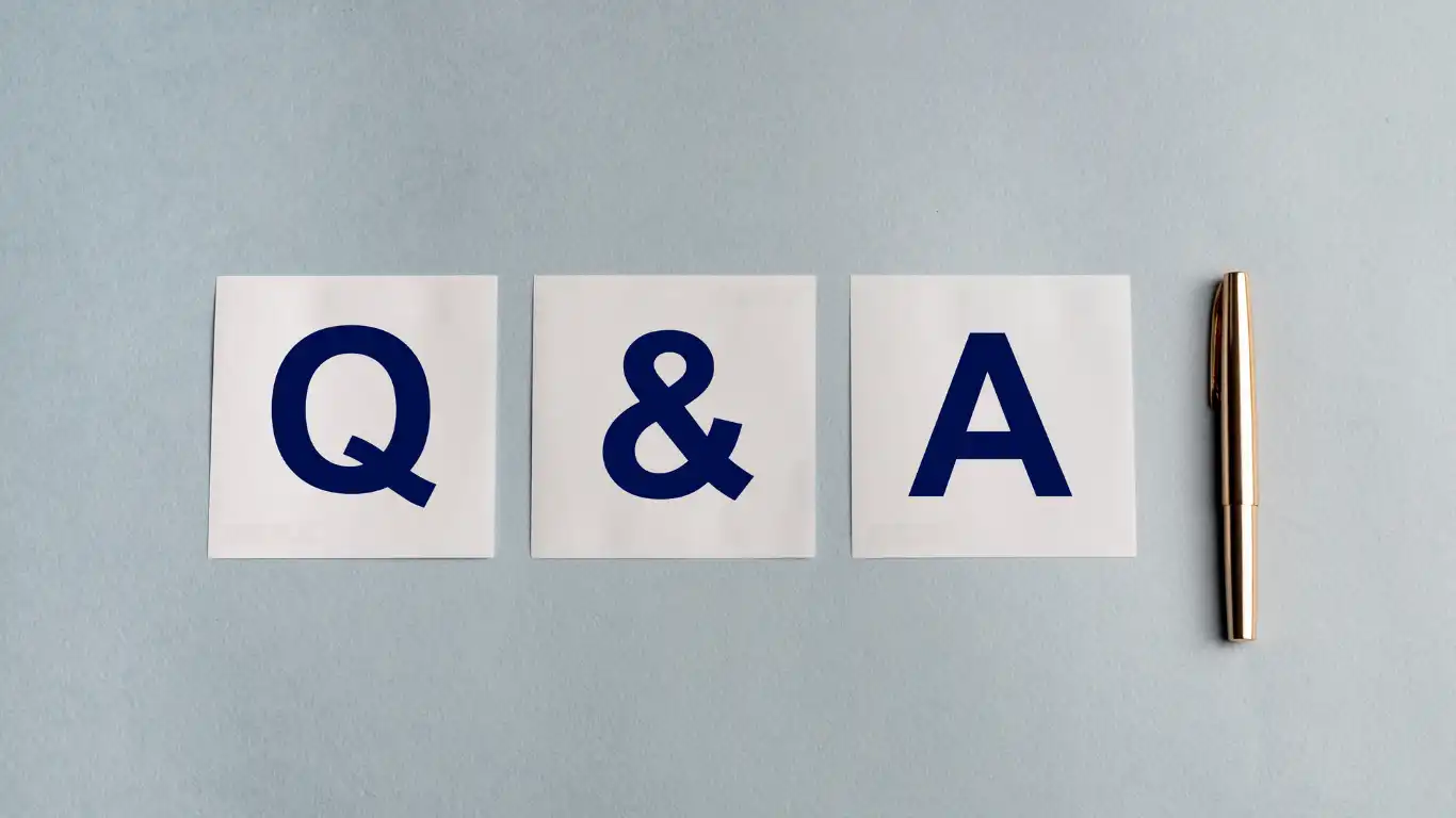 Q&Aと書かれた紙