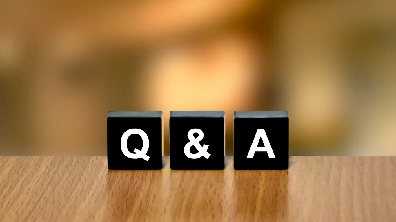 Q&Aと書かれた積み木