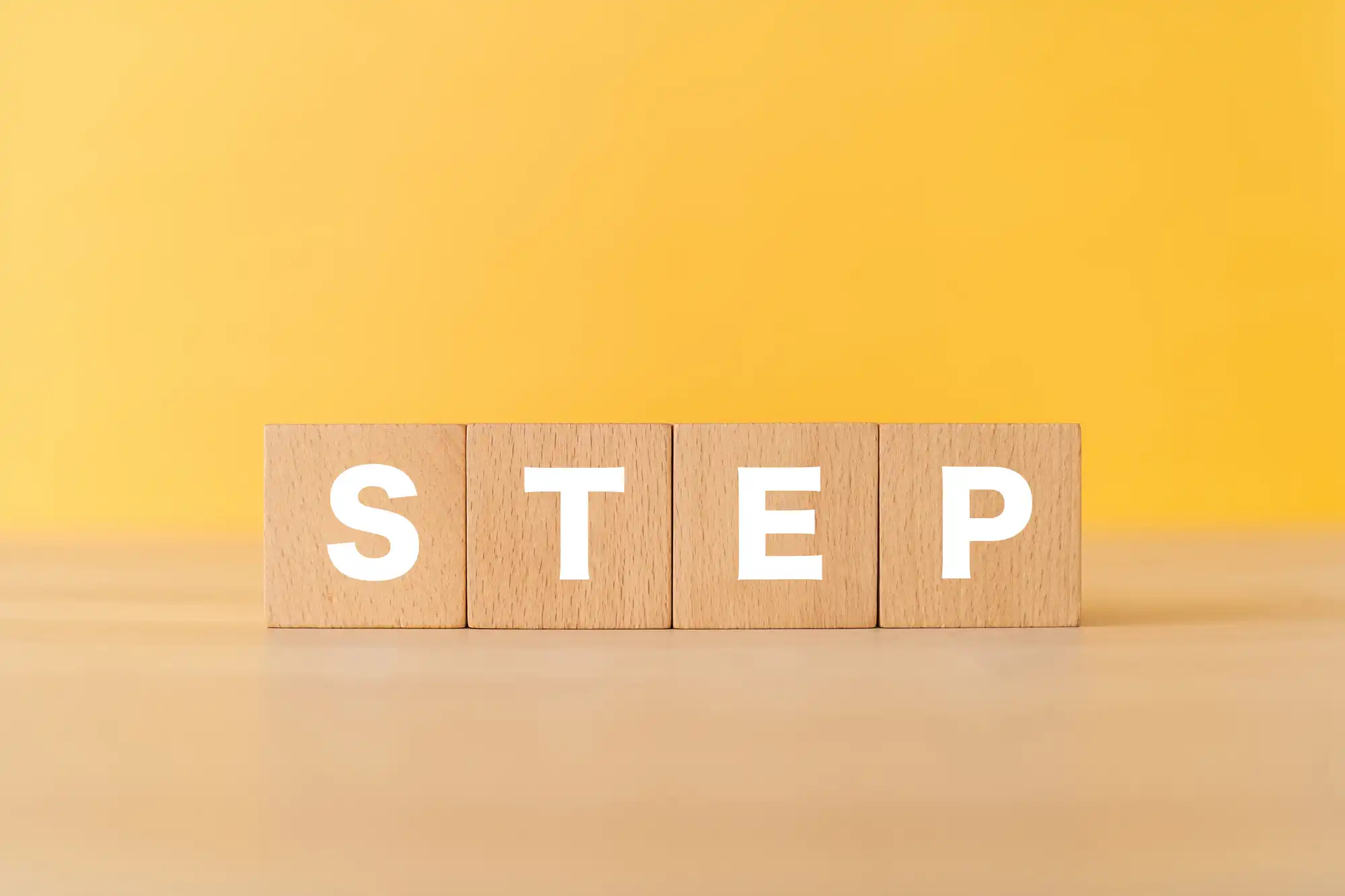 STEPと書かれた積み木